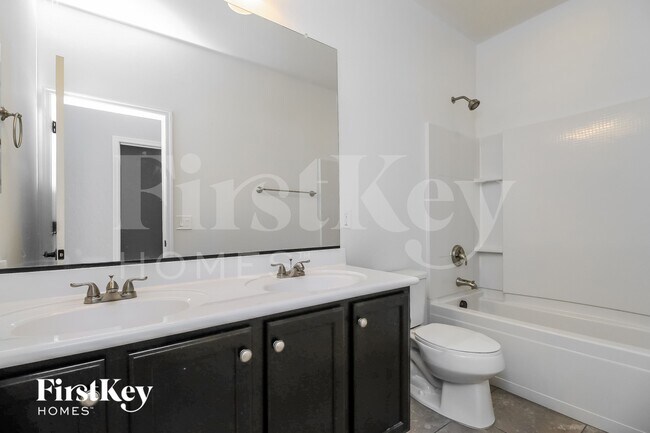Building Photo - 5401 W Victory Way