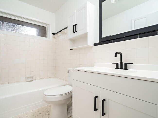 Building Photo - "Charming 3-Bed Home with Gleaming Hardwood Floors on Sheffield Road!"