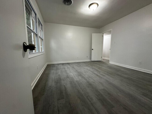 Building Photo - 76 S Haardt Dr