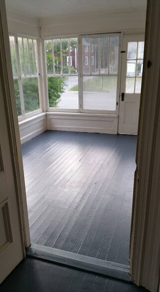 3 season sun porch - 186 Center St