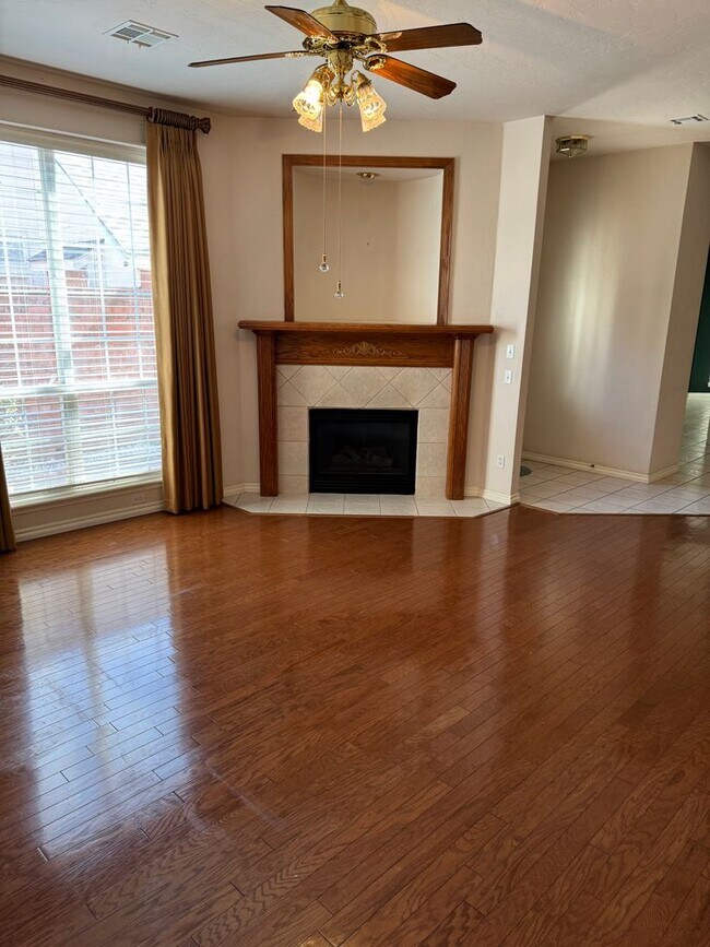 Building Photo - 3813 Tudor Cir