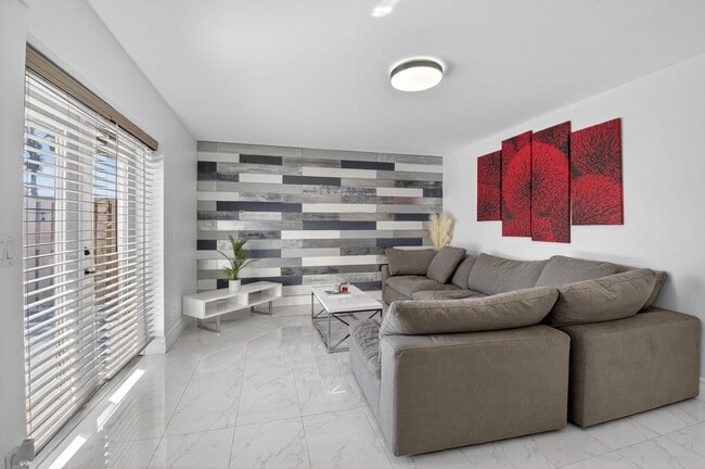 Building Photo - 4310 Village Dr