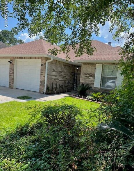 Primary Photo - 957 Rustwood Dr