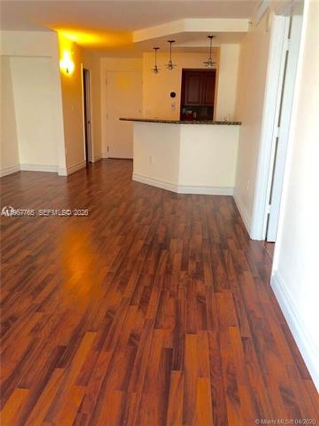 Building Photo - 6917 Collins Ave