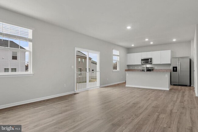 Building Photo - 3210 White Tail Dr