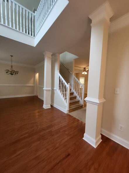 Building Photo - 316 Yorkshire Trce