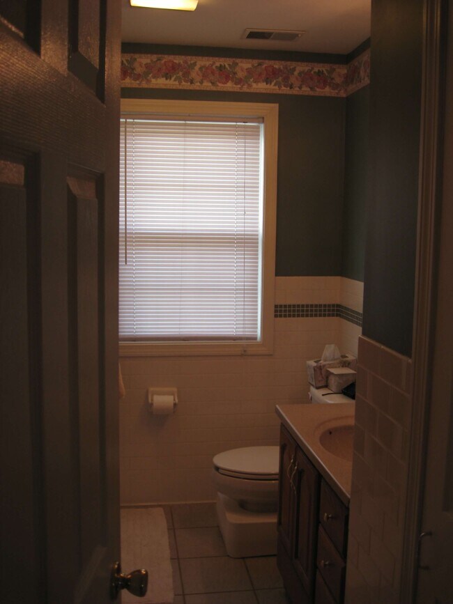 Bath - 24 Edgewood Ave