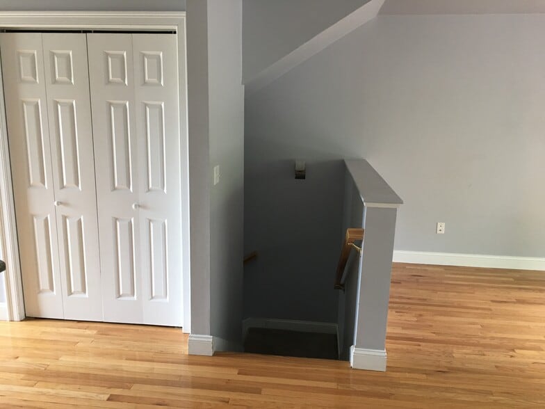 Stairs to entrance and garage - 14 Heron Cove Dr