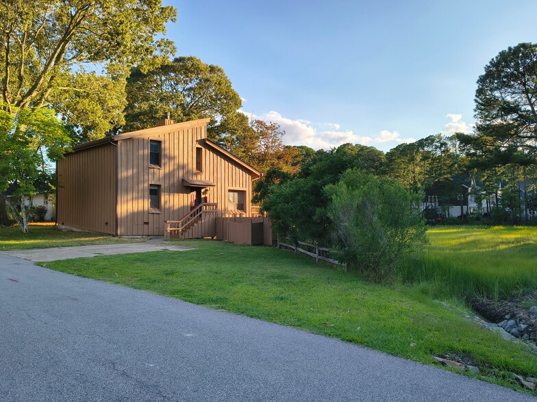 Building Photo - 412 Indian Ave