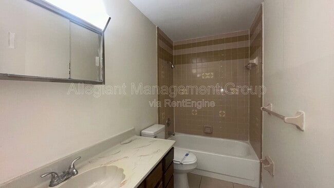 Building Photo - 165 Toluca Dr