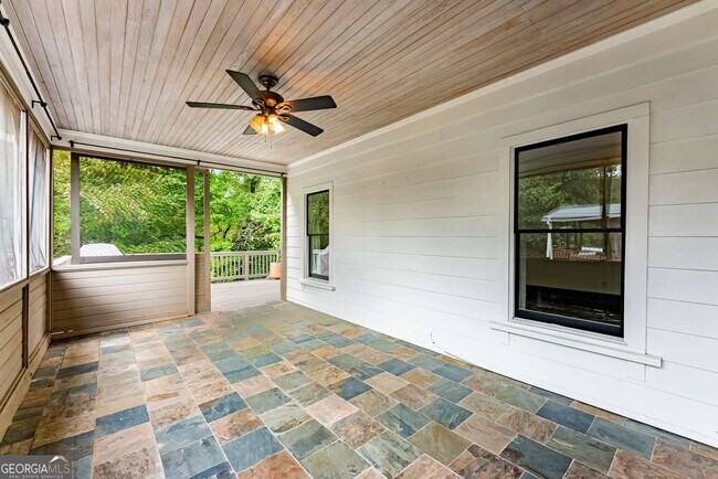Building Photo - 546 Candler Park Dr NE