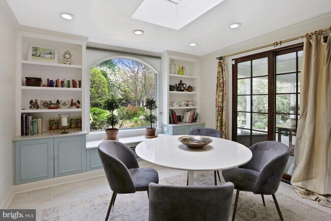 Building Photo - 3743 Upton St NW