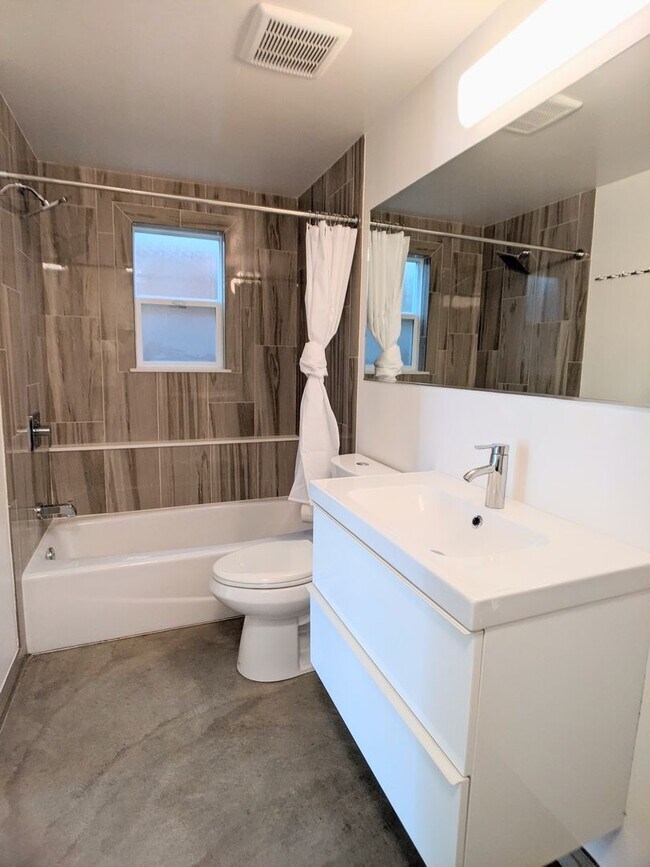 Building Photo - Charming remodeled lower unit with amazing yard and laundry