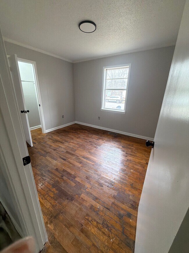 Building Photo - 1116 Berrywood Ave