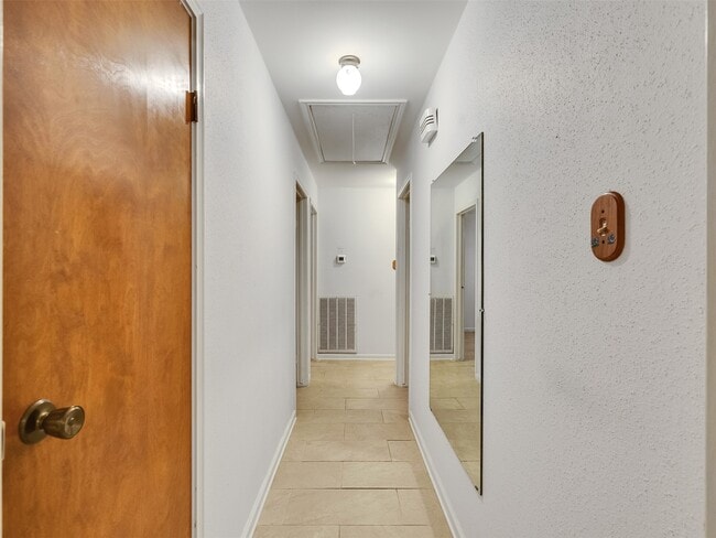 Building Photo - 4002 Thistledown Dr