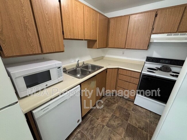Building Photo - 4642 S Arlington Park Dr