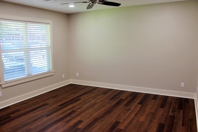 Building Photo - 1601 Faulkner St