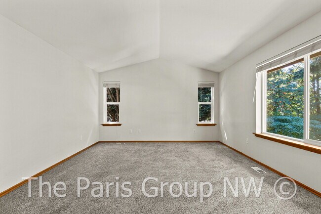 Building Photo - Beautiful Central Bothell Home. Great Floor Plan! Open Lvg Spaces, Office, Bonus Room  + XL Bedro...