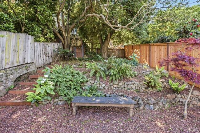 Building Photo - 31 Acacia Ave