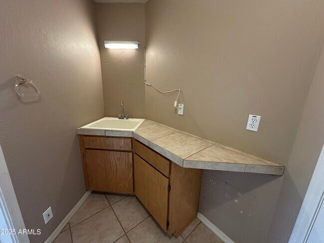 Building Photo - 2053 E Clubhouse Dr