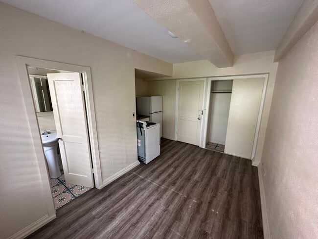 Building Photo - STUDIO IN THE HEART OF WAIKIKI!!!
