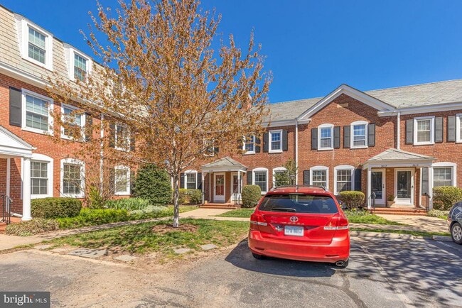 Building Photo - 3011 S Buchanan St