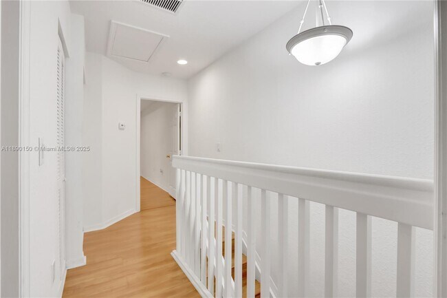 Building Photo - 8915 SW 18th St