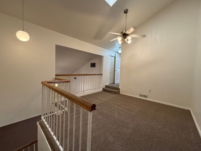 Building Photo - SPACIOUS 3 BEDROOM TOWNHOME FOR RENT IN DO...