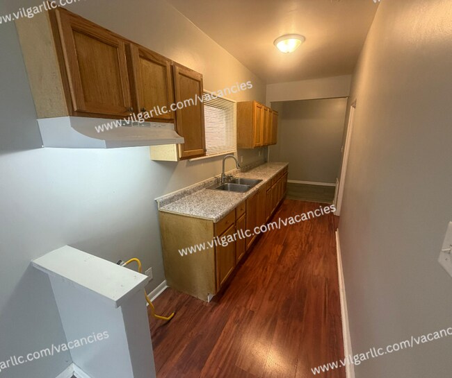 Building Photo - 4842 Northcote Ave