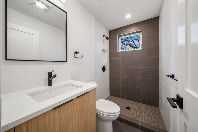 Building Photo - Newly Renovated - Central AC - Patio - Close to T