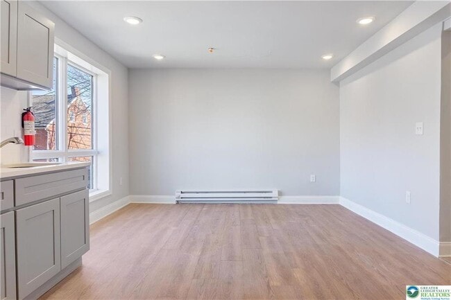 Building Photo - 829 Linden St