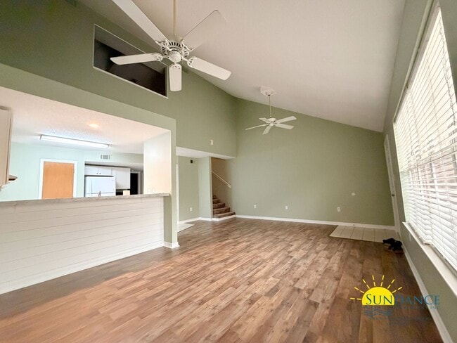 Building Photo - Spacious 3BR Townhome Minutes from Hurlburt Field and Eglin AFB!