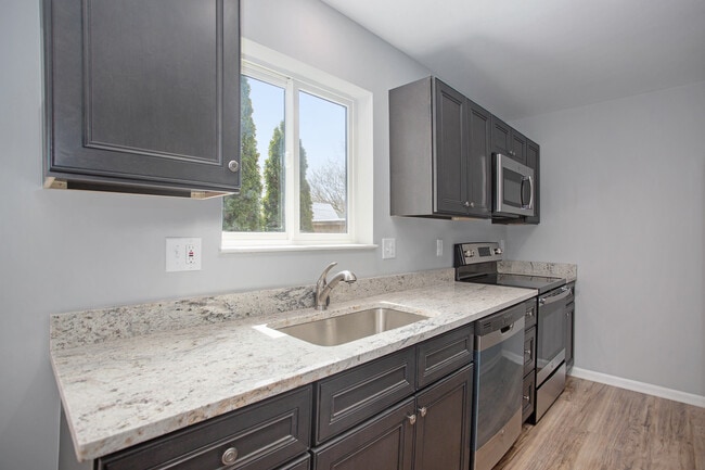 Kitchen - 532 S 5th Ave