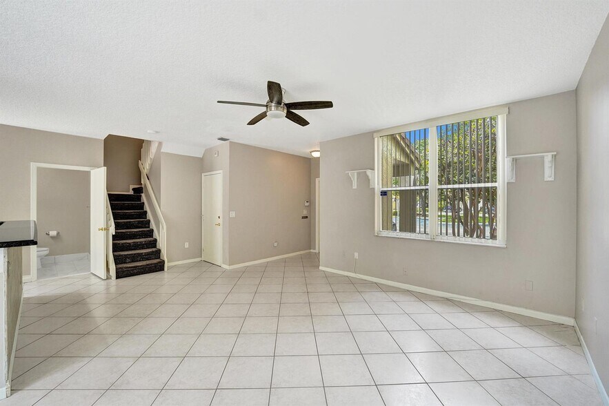 Building Photo - 1365 NW 154th Ln