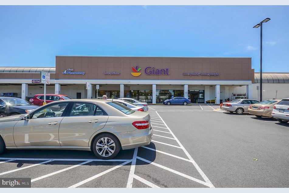 Walking-distance stores - 7908 Pearlbush Dr