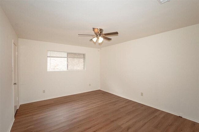 Building Photo - 914 Avenue G