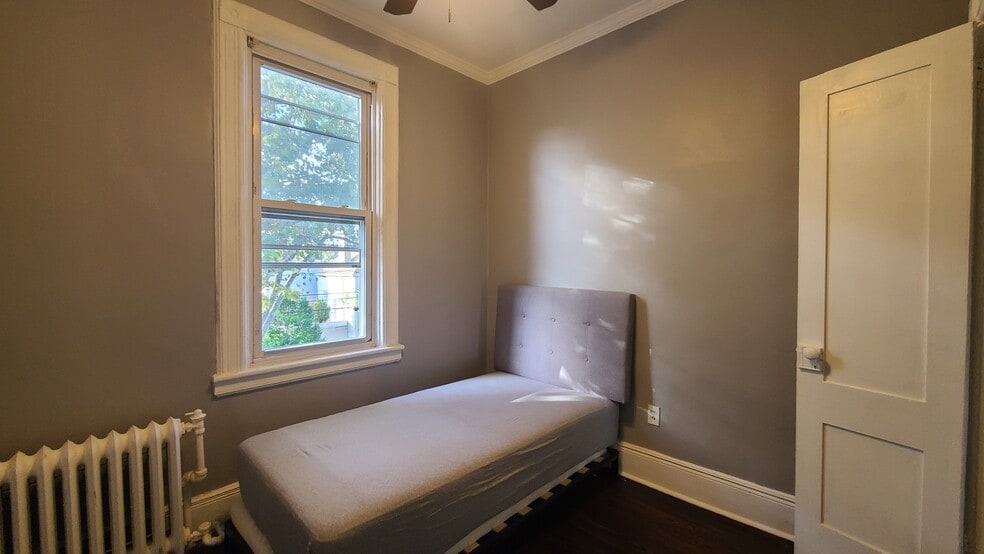 Building Photo - 476 GREGORY Ave
