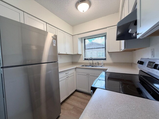 Building Photo - Available Now | Move-In Ready Rental in SE Ocala/Silversprings Shores