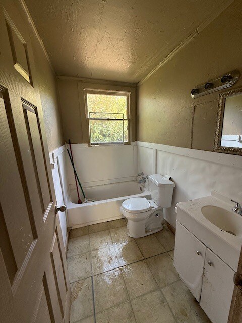 Building Photo - 5818 Comish Dr