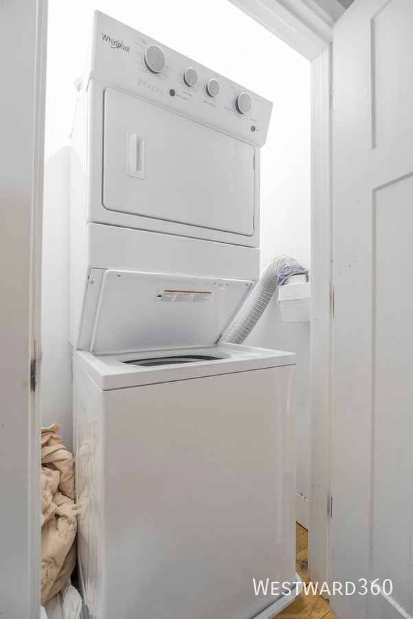 Building Photo - 1410 W Farragut Ave