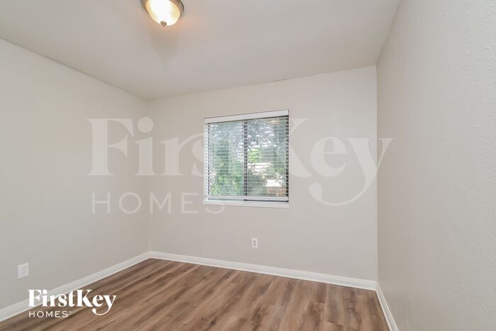Building Photo - 3004 Charter Oak Dr