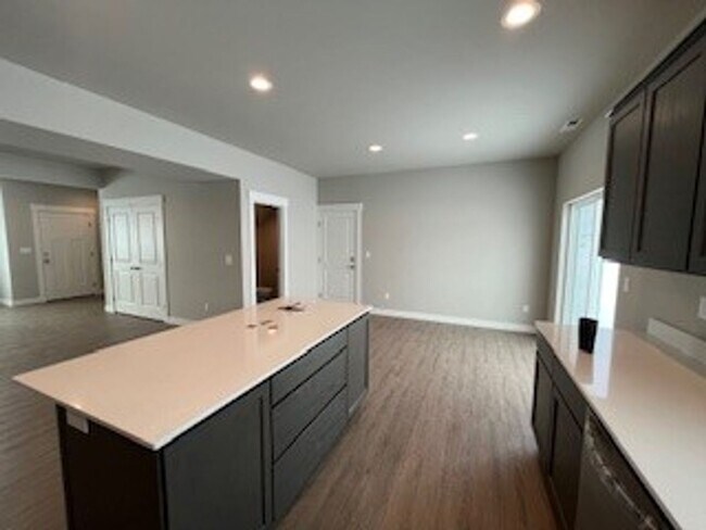 Building Photo - Coming soon Now renting 3 bedroom House