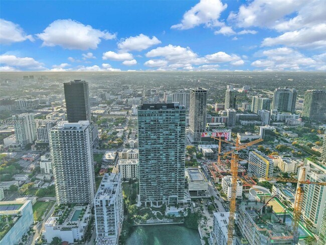 Building Photo - 460 NE 28th St