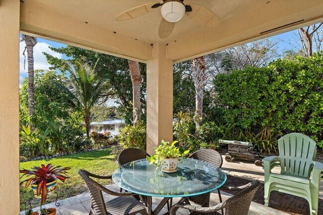 Building Photo - 6024 SE Crooked Oak Ave