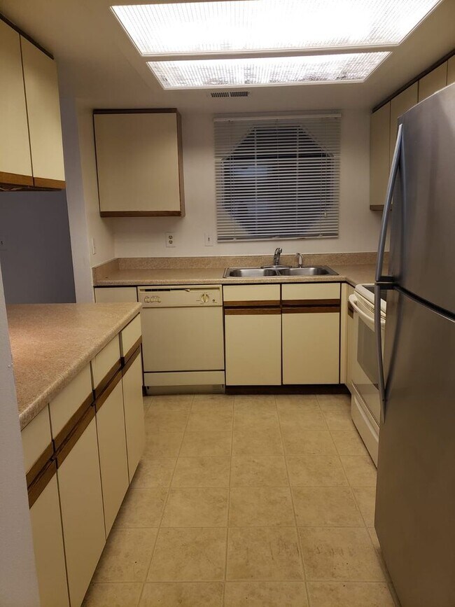 Building Photo - Huge 2bed/2bath Condo Near 225 and Iliff!