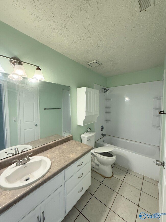 Building Photo - 158 Lewis Ln