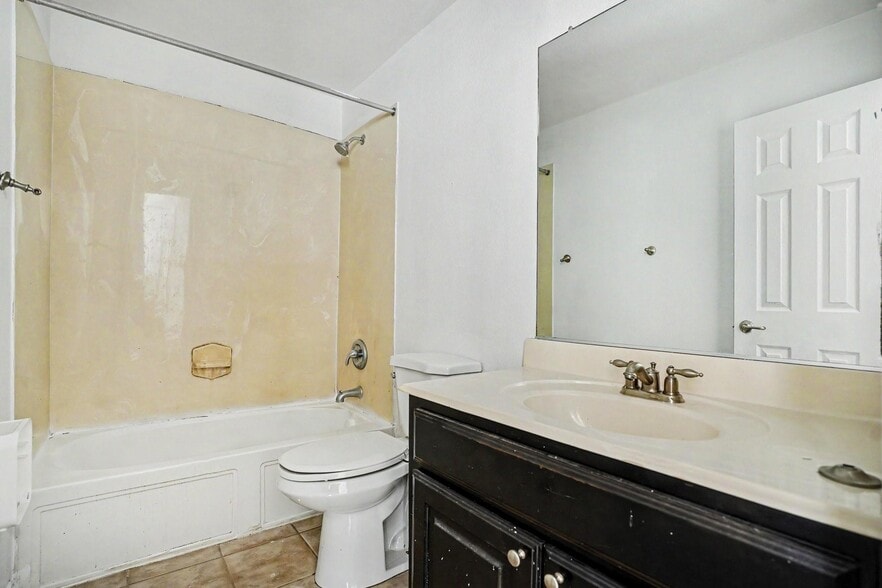 Building Photo - 3023 Riverwood Ln