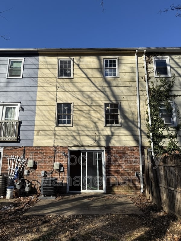 Building Photo - 534 Olde Greenwich Cir