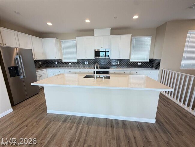 Building Photo - 1741 N Desert Foothills Dr