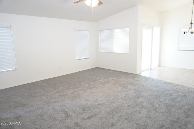 Building Photo - 825 E Lamonte St